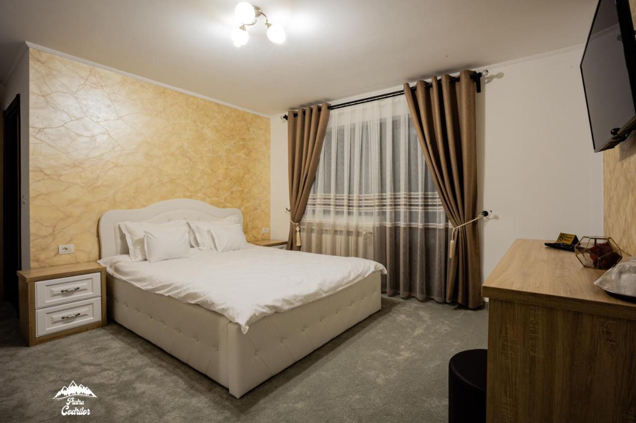 Piatra Codrilor Hotel ดอร์นาอารินี ภายนอก รูปภาพ