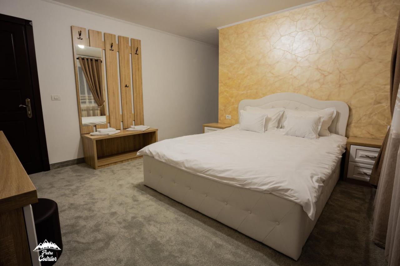 Piatra Codrilor Hotel ดอร์นาอารินี ภายนอก รูปภาพ