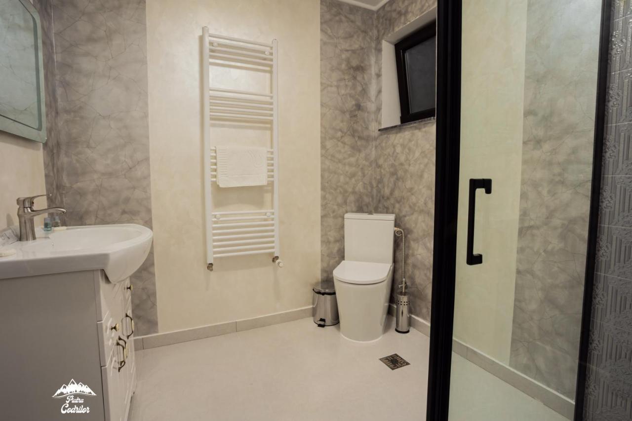 Piatra Codrilor Hotel ดอร์นาอารินี ภายนอก รูปภาพ
