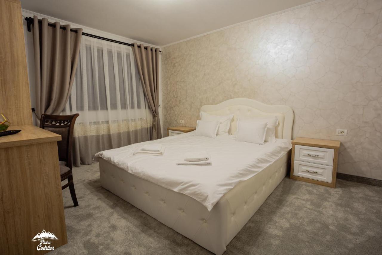Piatra Codrilor Hotel ดอร์นาอารินี ภายนอก รูปภาพ