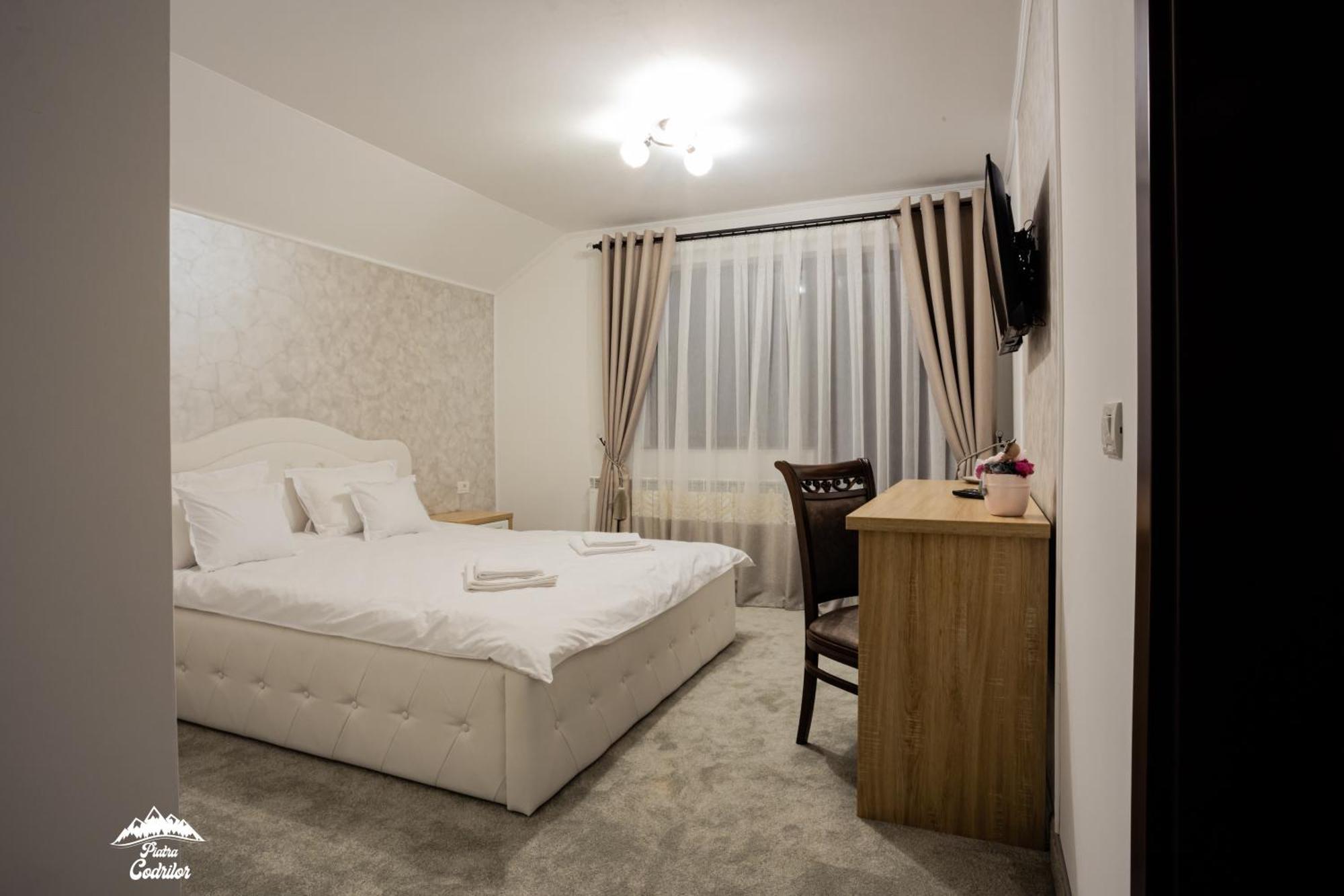 Piatra Codrilor Hotel ดอร์นาอารินี ภายนอก รูปภาพ